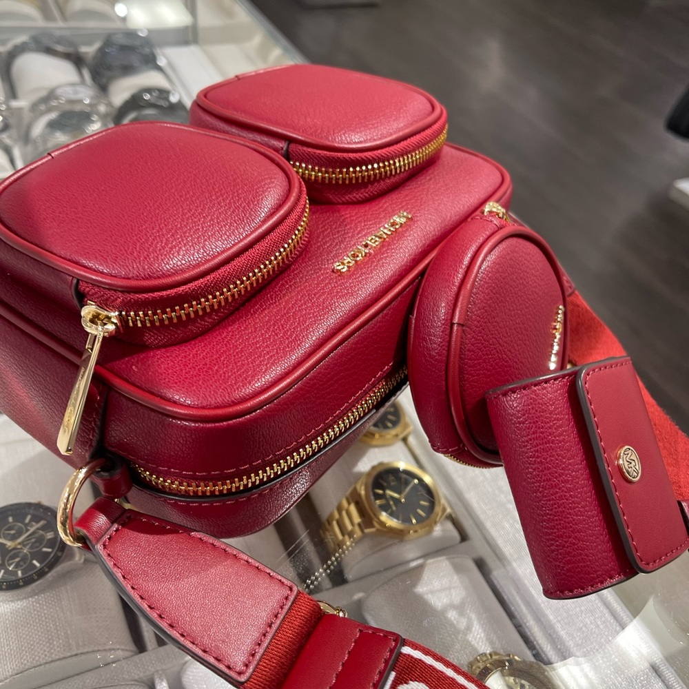 Michael Kors Jet Set Md Leather Crossbody Bag Case for Apple Airpods Pro®
Cherry - Picture 12 of 16